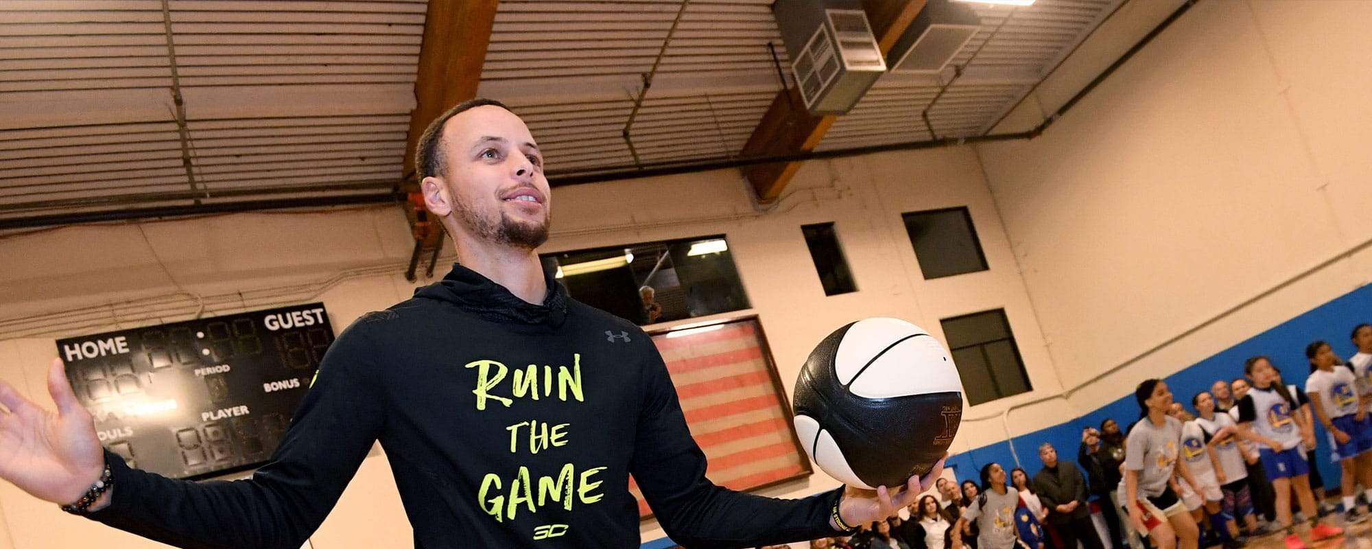 Steph Curry dribbling a basketball